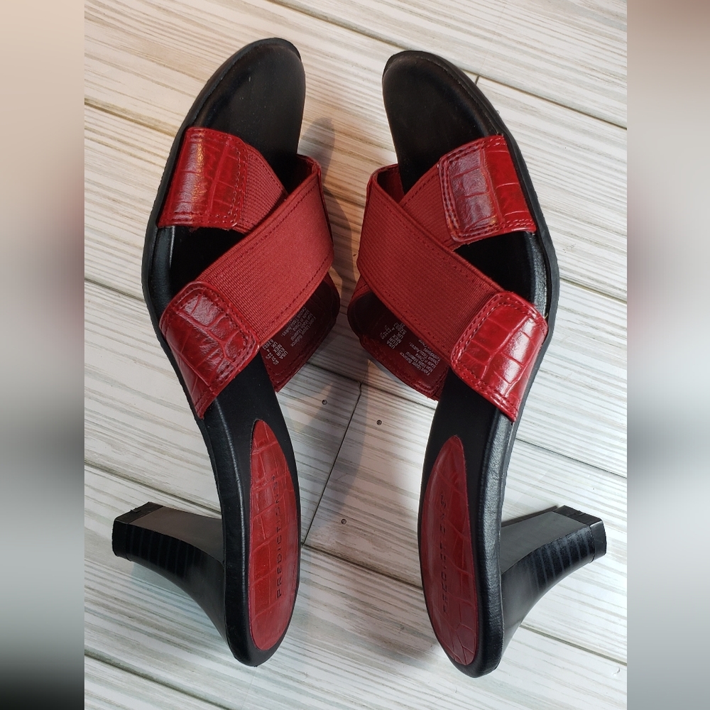 Predictions red sandals size 5½ (sl)